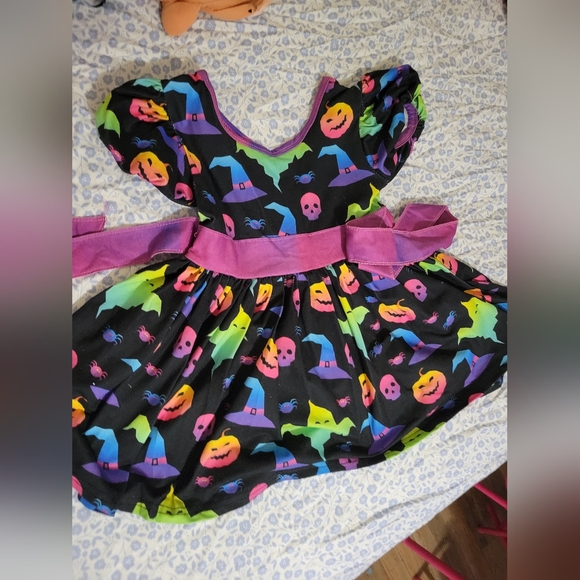 Halloween outfit - Picture 3 of 3